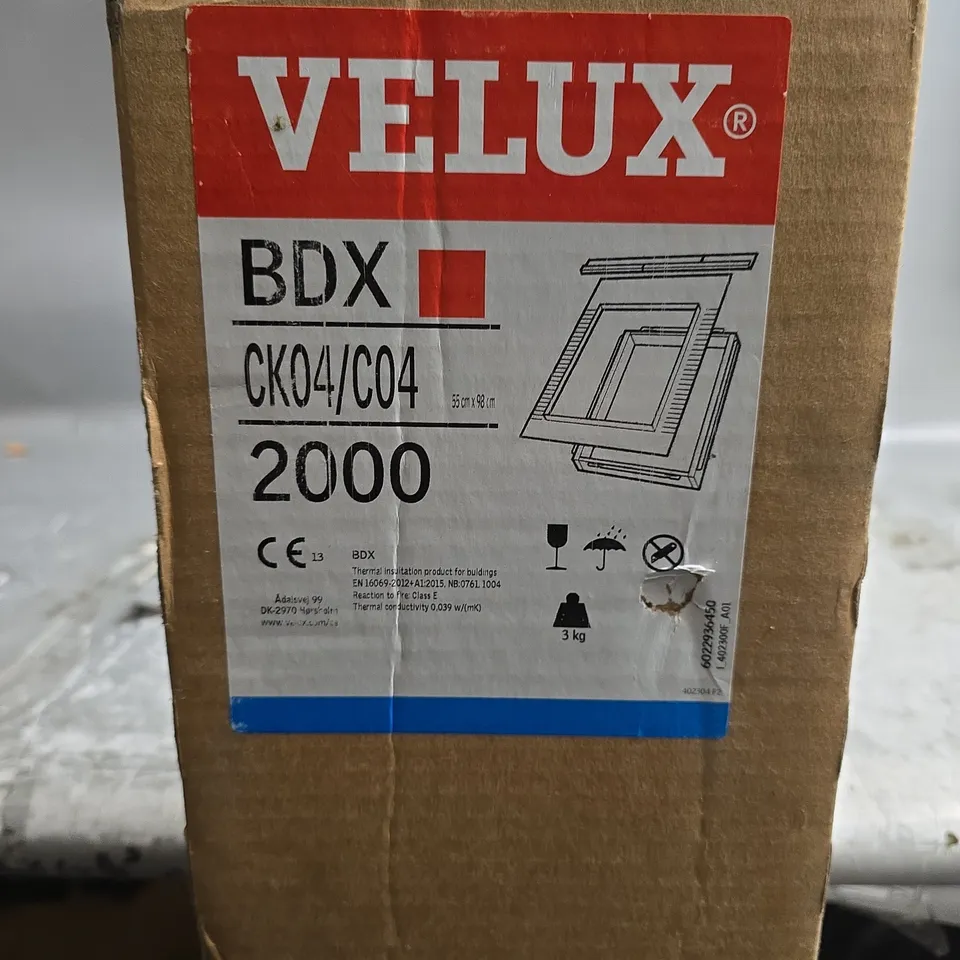 BOXED AND SEALED VELUX INSULATION COLLAR WITH UNDERFELT COLLAR 55 X 98CM - COLLECTION ONLY