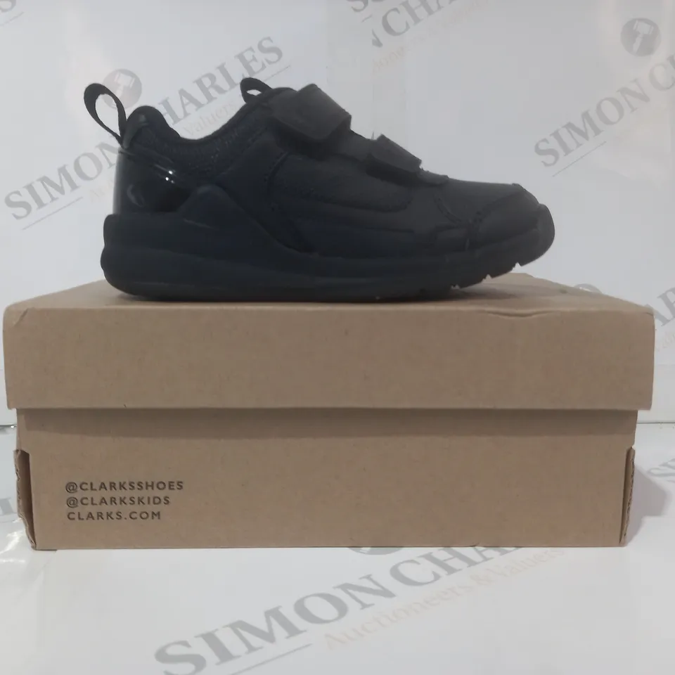 BOXED PAIR OF CLARKS ORBIT SPRINT T INFANT SHOES IN BLACK UK SIZE 8