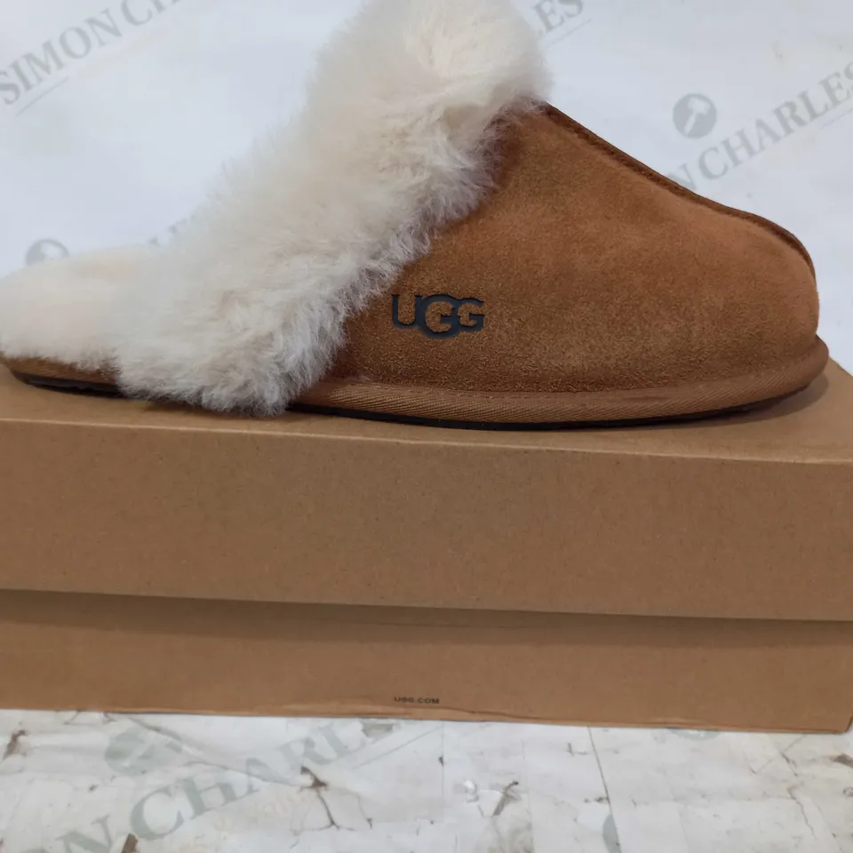 BOXED PAIR OF UGG FAUX FUR LINED SLIPPERS IN BROWN UK SIZE 8