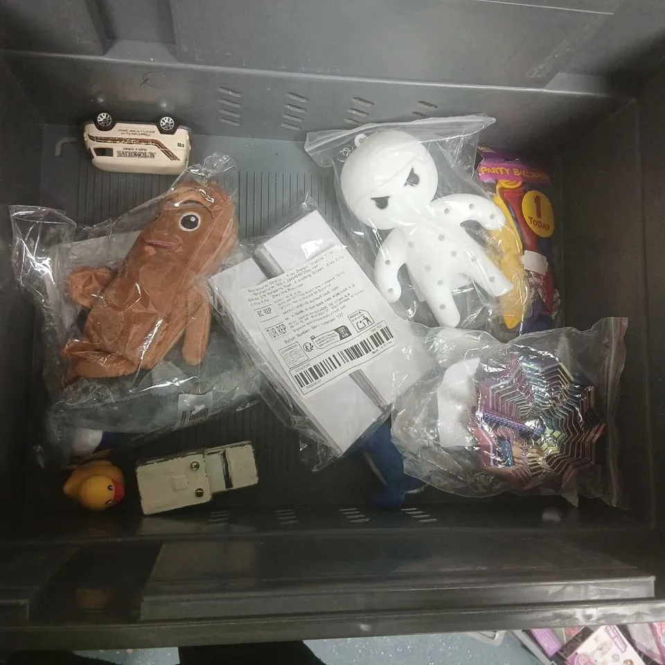 ASSORTED TOYS AND ACCESSORIES TO INCLUDE; MOONOLOGY ORACLE CARDS & ASSORTED KIDS' TOYS – MIXED LOT