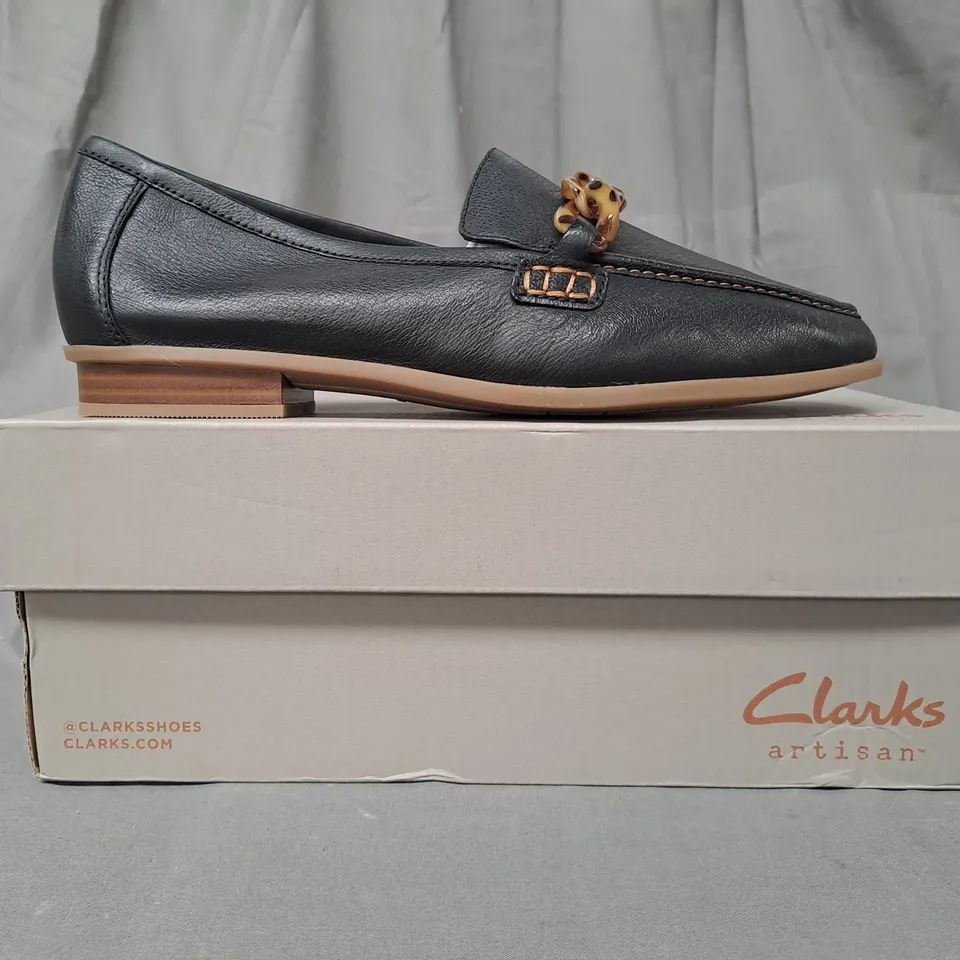 BOXED PAIR OF CLARKS ARTISAN SLIP-ON SHOES IN BLACK UK SIZE 6