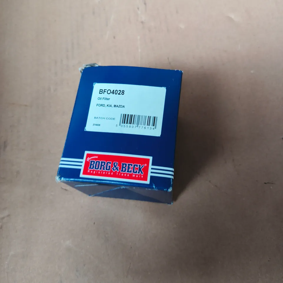 TOTE OF APPROXIMATELY 7 ASSORTED AUTO PARTS TO INCLUDE: OIL FILTER FOR MAZDA, FORD ,KIA