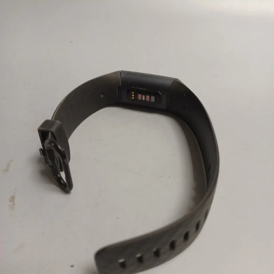 FITBIT CHARGE HEALTH & FITNESS TRACKER WATCH WITH RUBBER STRAP 