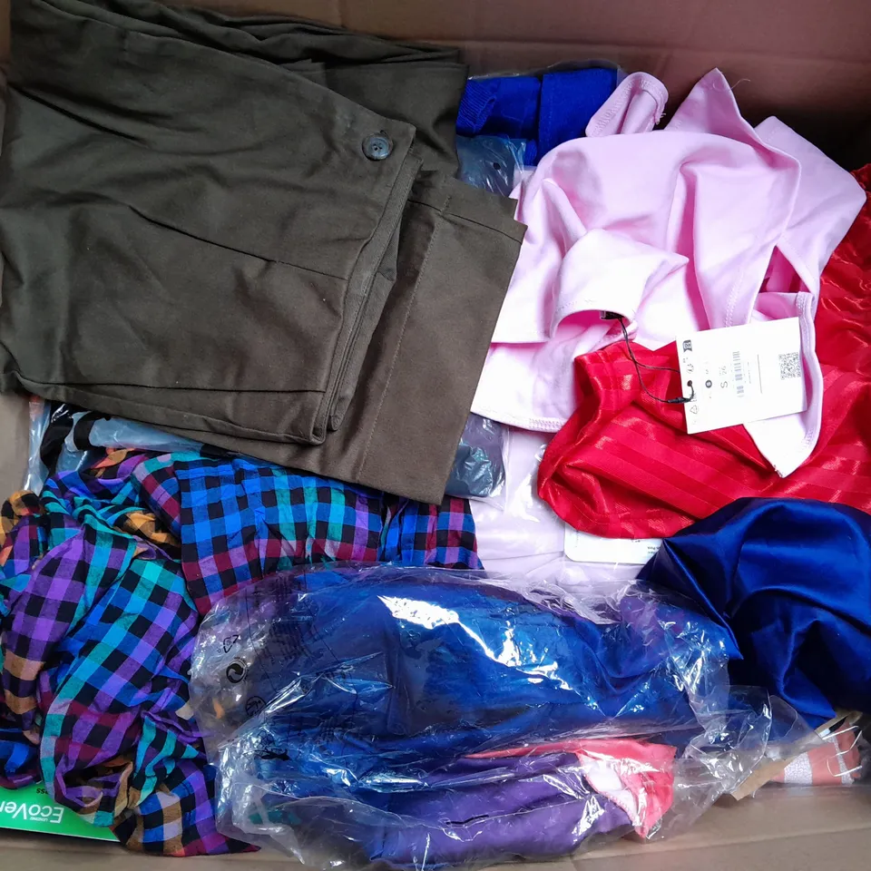 BOX OF APPROXIMATELY 25 ASSORTED CLOTHING ITEMS TO INCLUDE - JUMPERS, TOPS, DRESSES ETC 
