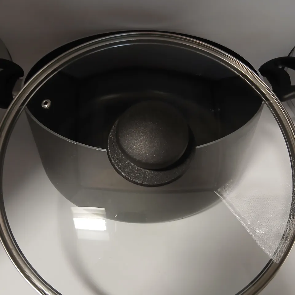 EIGHT BRAND NEW HOME 28CM STOCKPOT WITH GLASS LID
