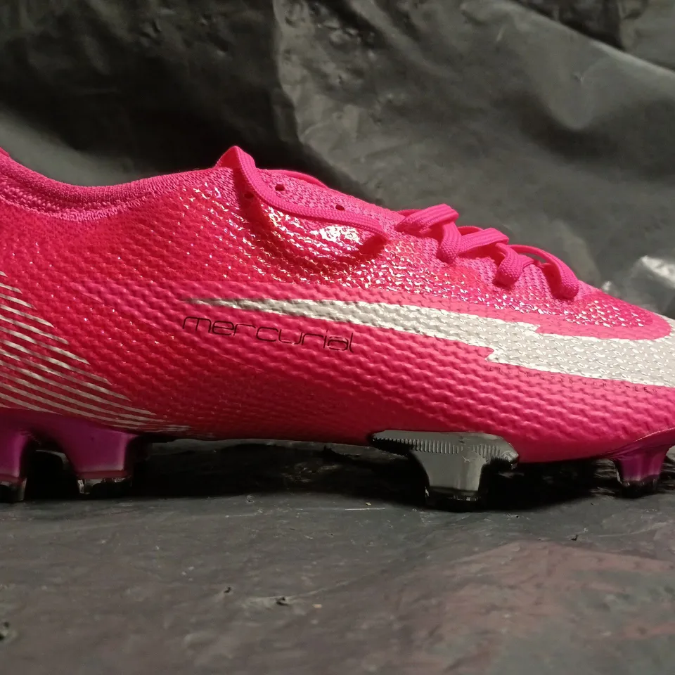 PAIR OF NIKE MERCURIAL VAPOR 13 FOOTBALL BOOTS IN PINK SIZE UK 7