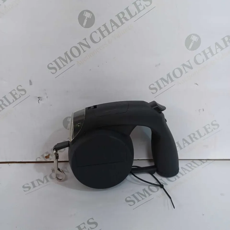 MULTI FUNCTION 4M RETRACTABLE DOG LEAD WITH BUILT IN LED TORCH