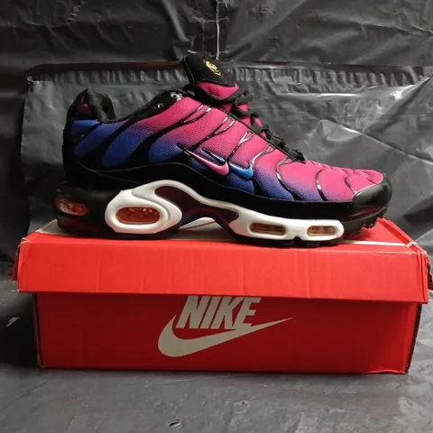 BOXED PAIR OF NIKE TN AIR MAX PLUS CULERS DEL MÓN SIZE UK 9