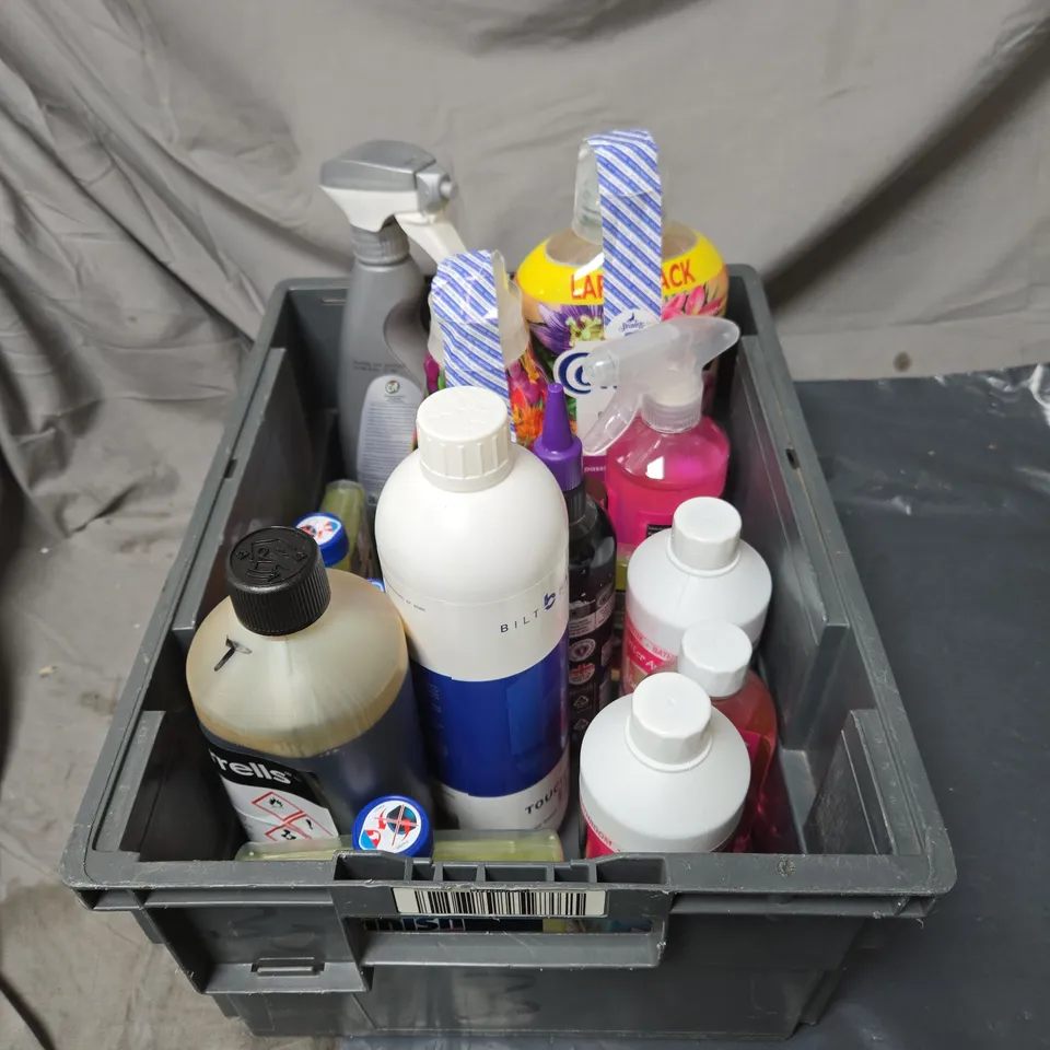 APPROXIMATELY 16 ASSORTED HOUSEHOLD ITEMS TO INCLUDE COMFORT, SURF, FINISH, FABULOSA ETC