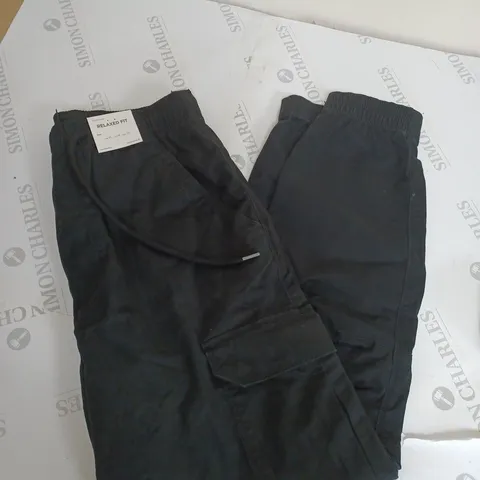 PULL AND BEAR RELAXED CARGO FIT SIZE M