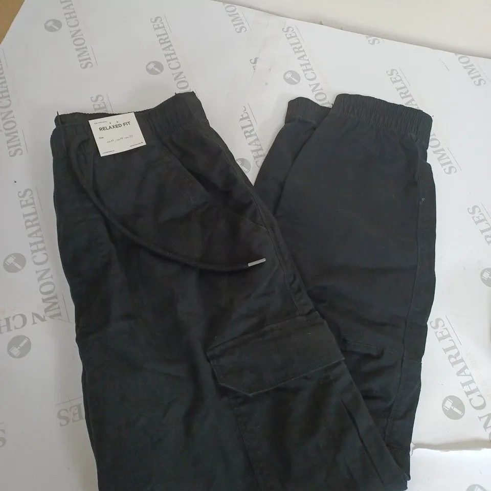 PULL AND BEAR RELAXED CARGO FIT SIZE M