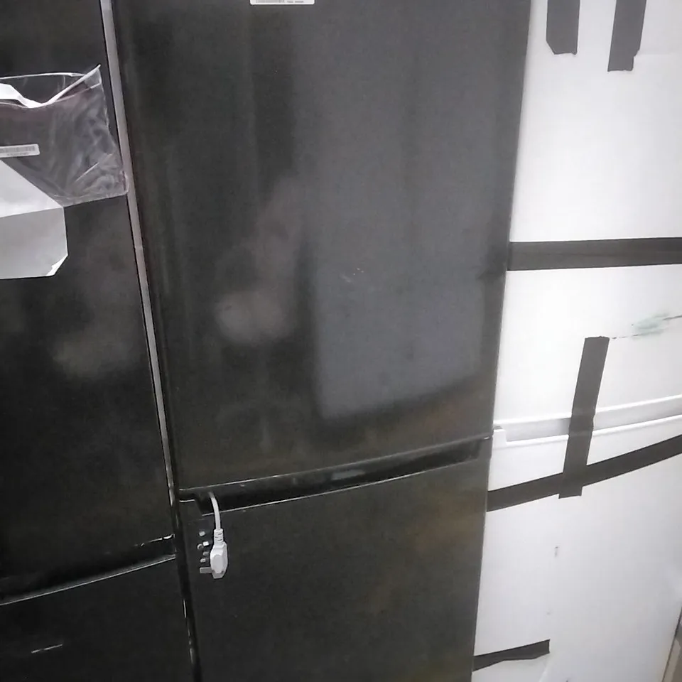 SWAN
SR8161B 172CM HIGH, 55CM WIDE, 50/50 SPLIT FRIDGE FREEZER - BLACK