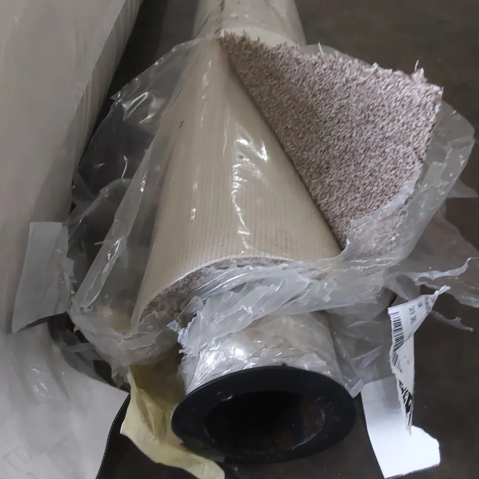 ROLL OF QUALITY DARTMOOR TWIST SB CARPET // APPROX SIZE: 3.6 X 4m