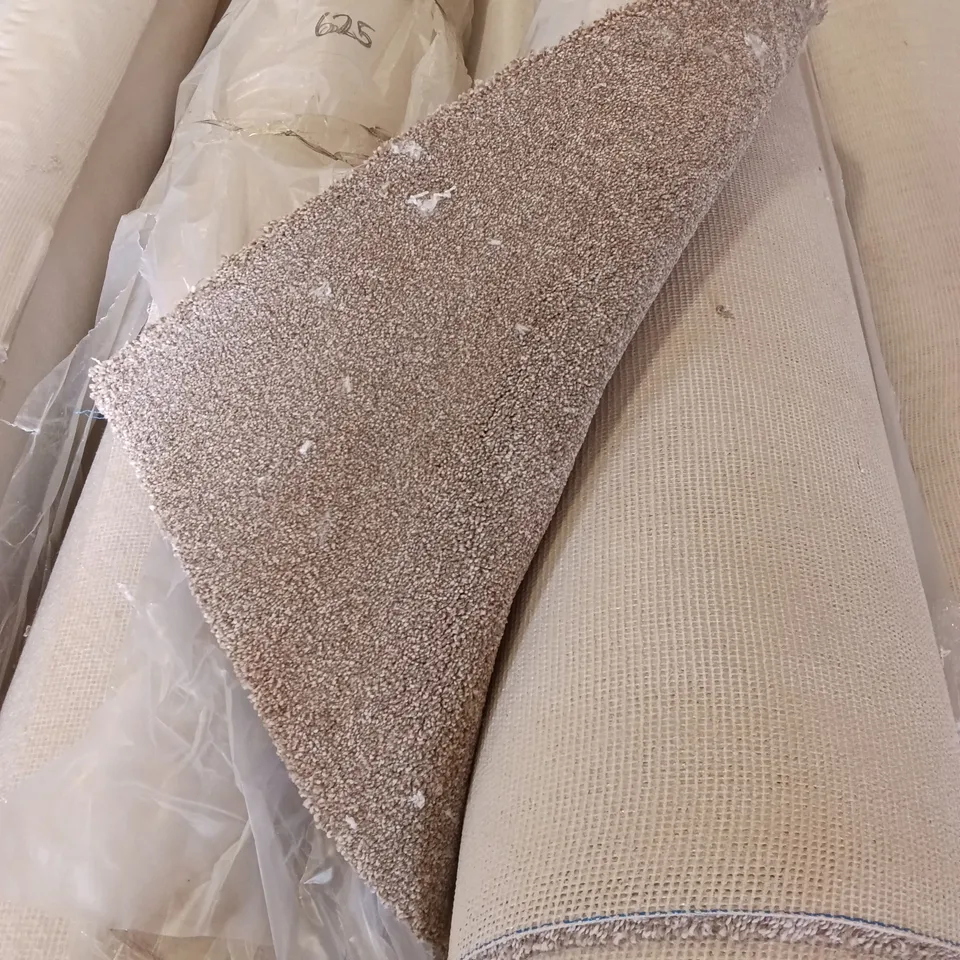 ROLL OF QUALITY HERITAGE EXQUISITE AB CARPET // APPROX SIZE 4.0 X 5.6m