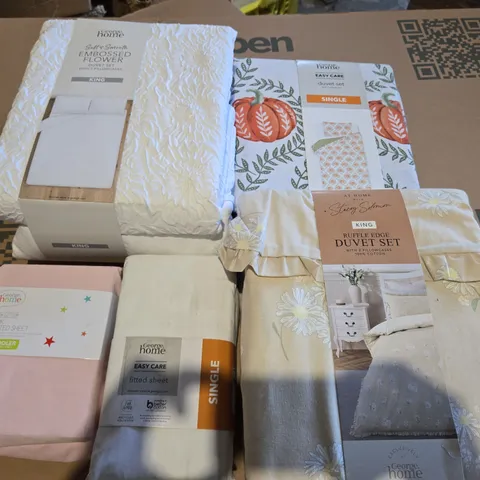 BOX OF APPROXIMATELY 8 ASSORTED BEDDING ITEMS TO INCLUDE - EASY CARE FITTED SHEET SINGLE , EMBOSSED FLOWER DUVET SET KING SIZE ETC