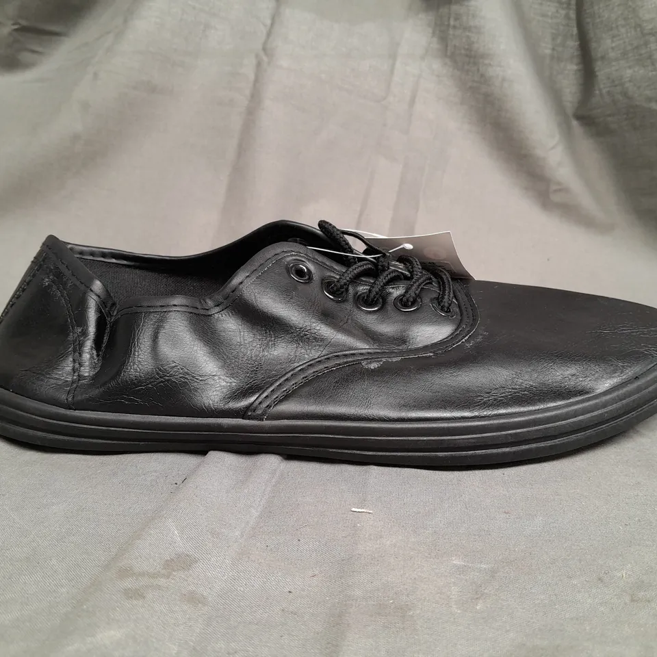 BOX OF APPROX 15 GEORGE BLACK SMART SHOES - VARIOUS SIZES 