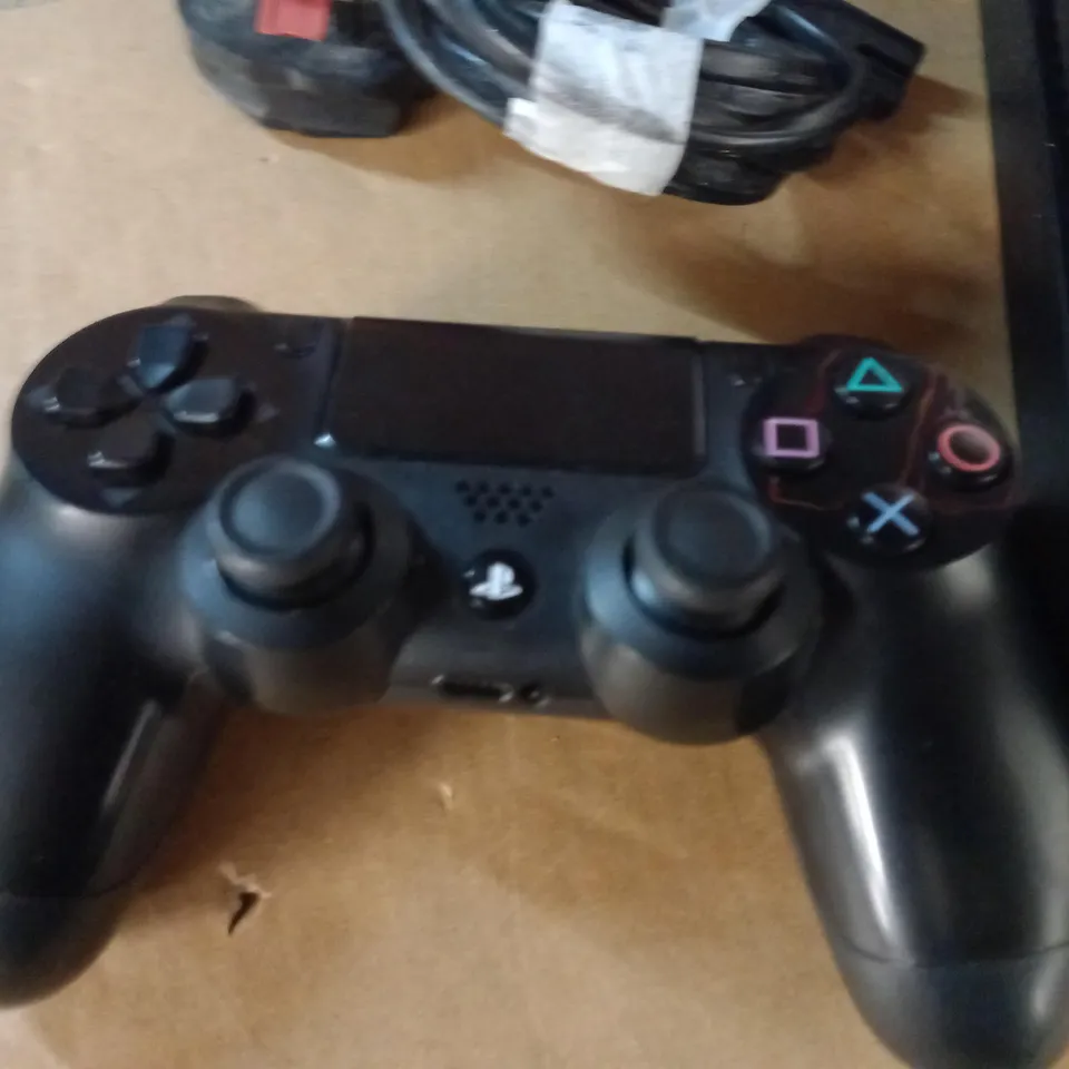 BOXED PLAYSTATION 4 500GB CONSOLE WITH 5 GAMES