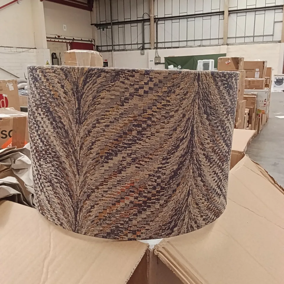 BOXED LAMP SHADE (1 BOX)