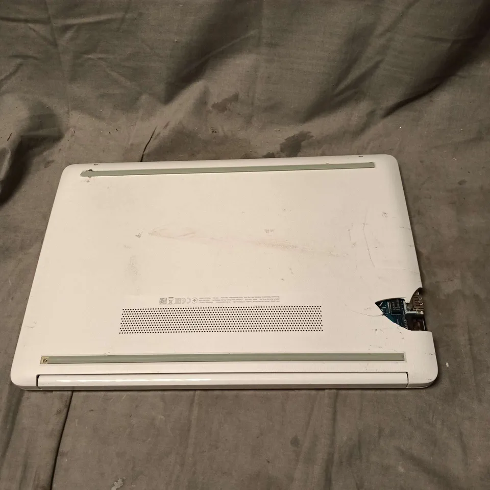 HP LAPTOP IN WHITE
