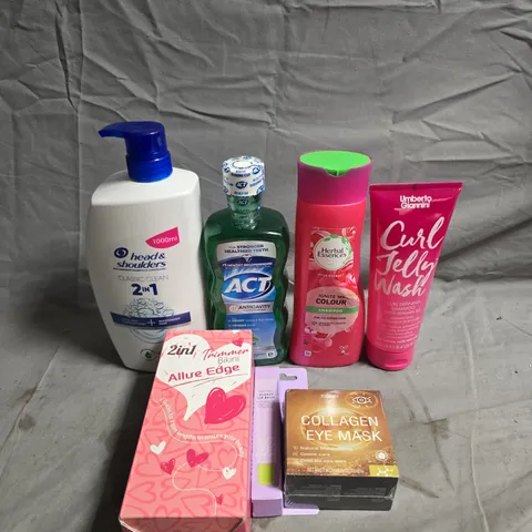 APPROXIMATELY 15 ASSORTED HEALTH & BEAUTY PRODUCTS TO INCLUDE SHAMPOOS, MOUTHWASH AND COLLAGEN EYE MASK
