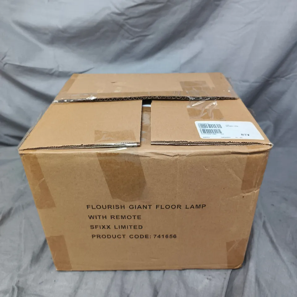 FLOURISH SOLAR FLOOR LAMP WITH REMOTE