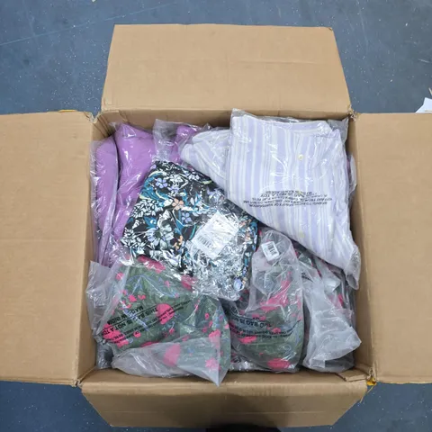 BOX OF APPROXIMATELY 45 ASSORTED CLOTHING ITEMS TO INCLUDE: LA MAREY JUMPER