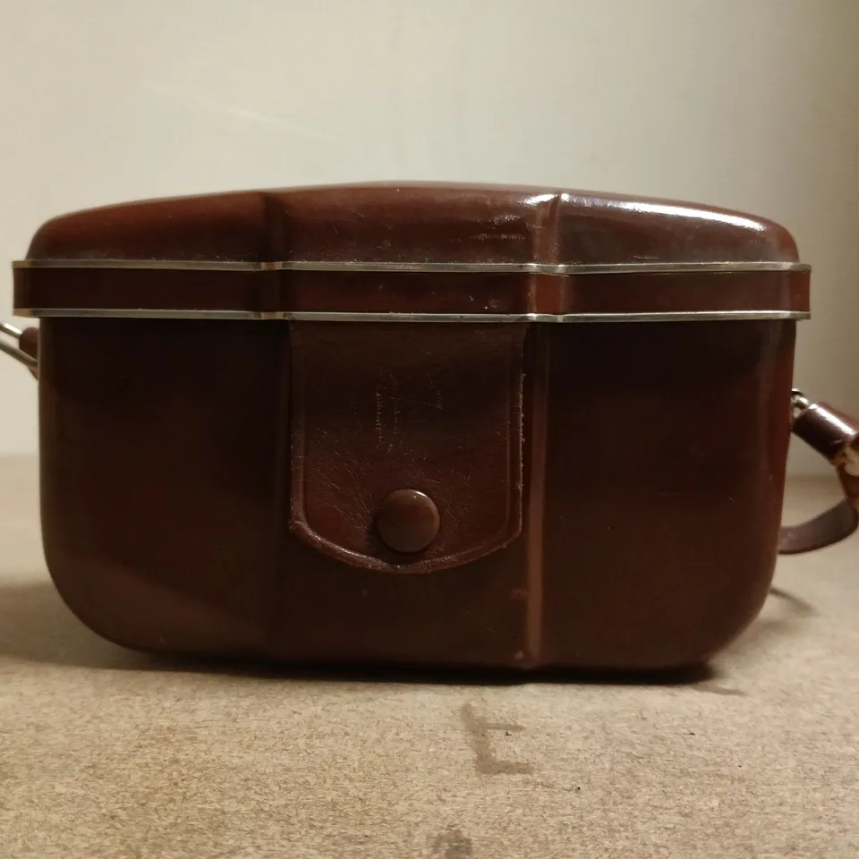 ZEISS IKON MOVIKON 8 CINE CAMERA WITH LEATHER CASE