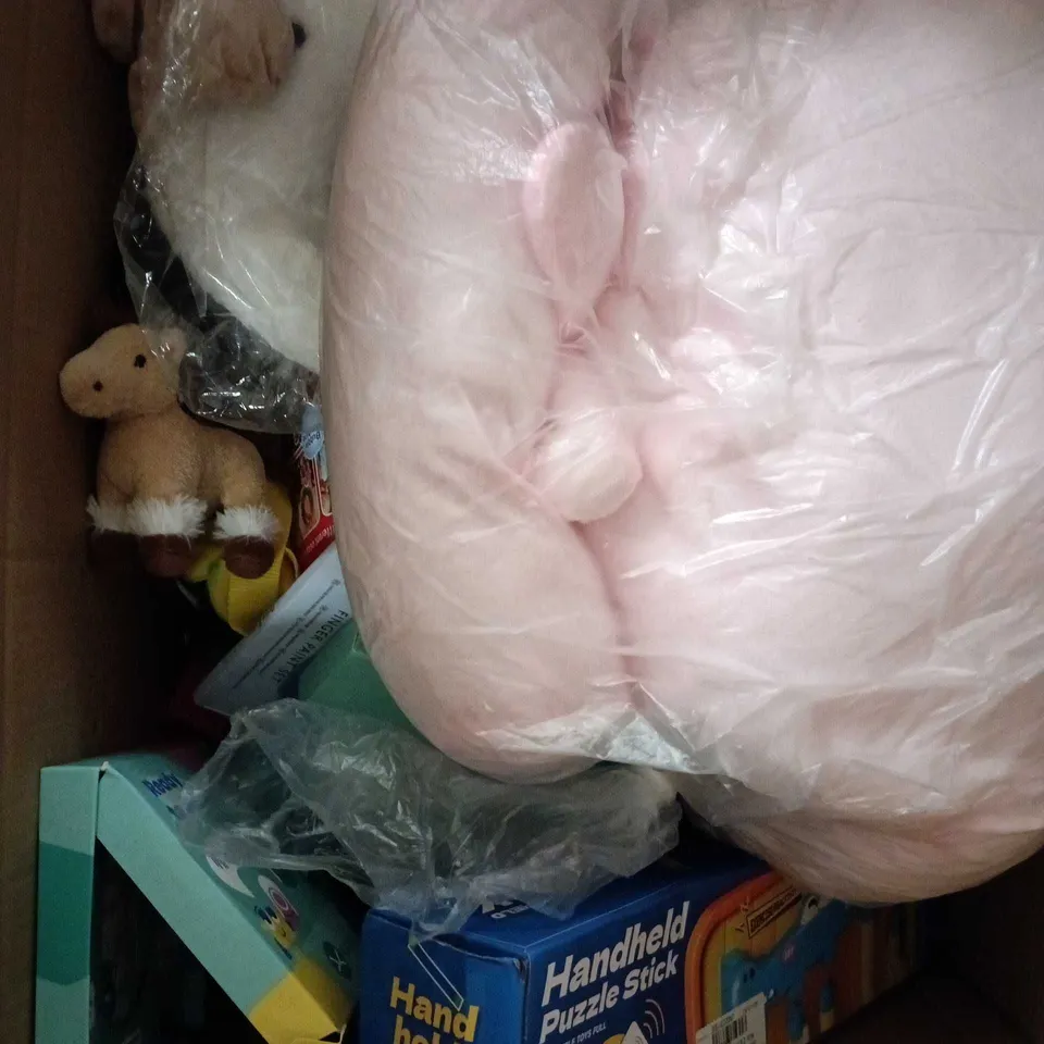 APPROXIMATELY 20 ASSORTED TOYS AND GAMES TO INCLUDE PLUSH TOY, PUZZLE STICK, FINGER PAINT SET ETC
