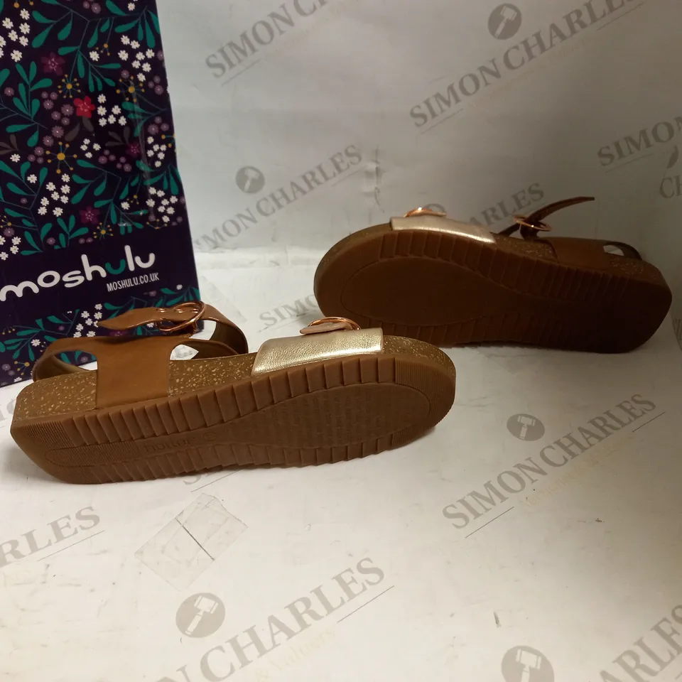 MOSHULU HOTTER BROWN SANDALS SIZE 7 1/2