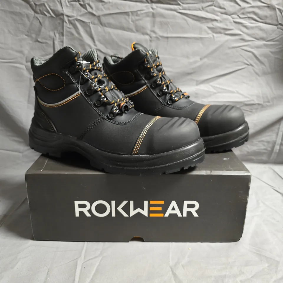 BOXED PAIR OF ROKWEAR TEPHRA WATERPROOF BOOTS IN BLACK SIZE UK 8