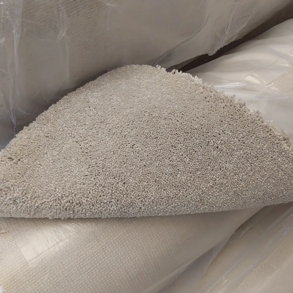 ROLL OF QUALITY FIRST IMPRESSIONS PATIENT CARPET // SIZE: APPROXIMATELY 5 X 2.4m