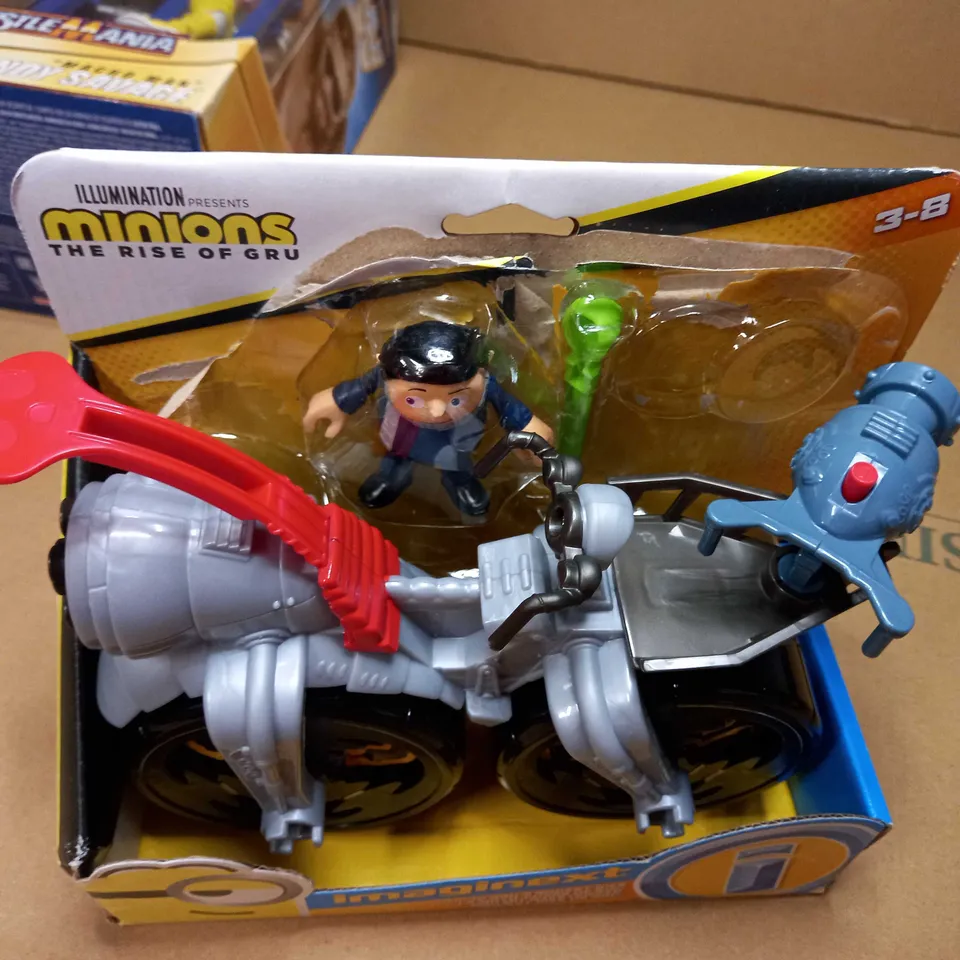 LOT OF APPROX 4 ASSORTED TOY RELATED ITEMS TO INCLUDE: MARVEL POP, RANDY SAVAGE FIGURE, MINIONS 