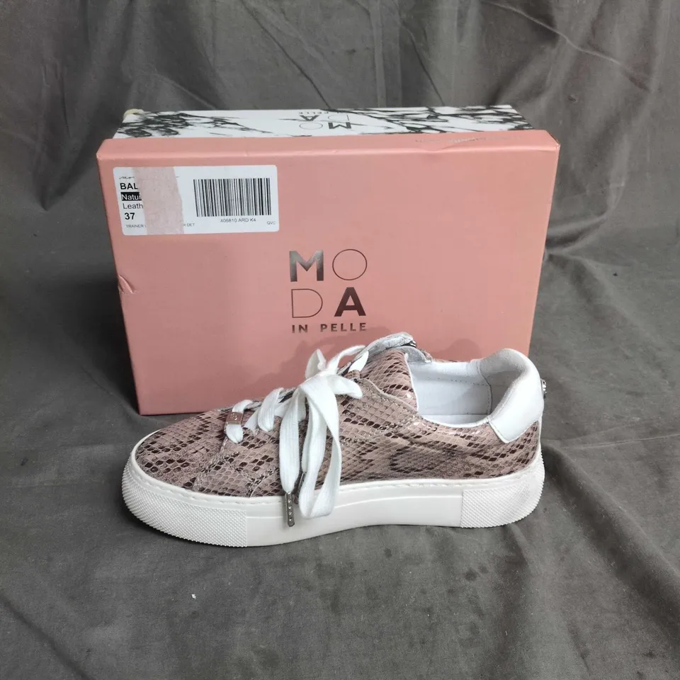 MODA IN PELLE BALIZE SNAKE PRINT TRAINERS – PINK/NATURAL SNAKE LEATHER, ZIP DETAIL – UK 4 (EU 37) – BOXED .