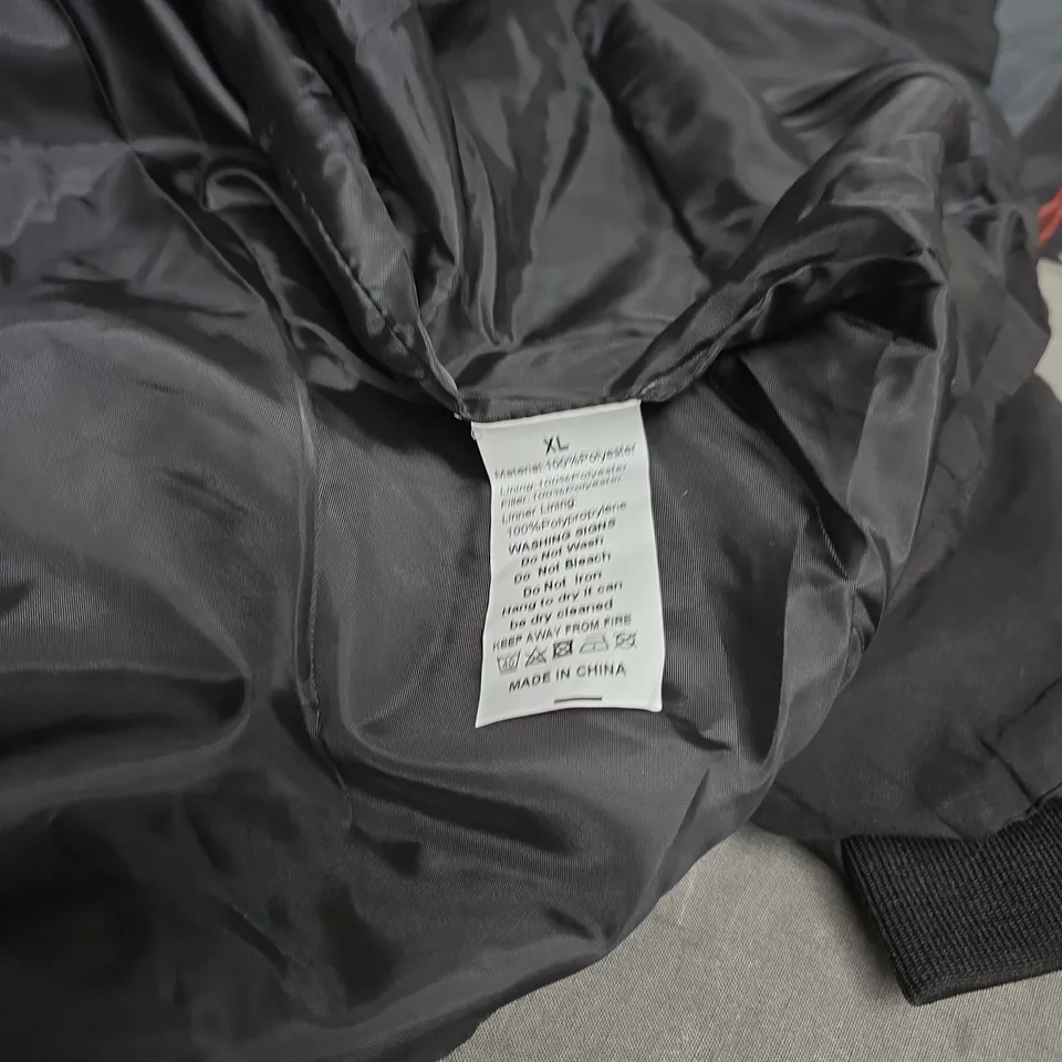 KATCH ME HOODED PUFFER JACKET – BLACK – UK XL