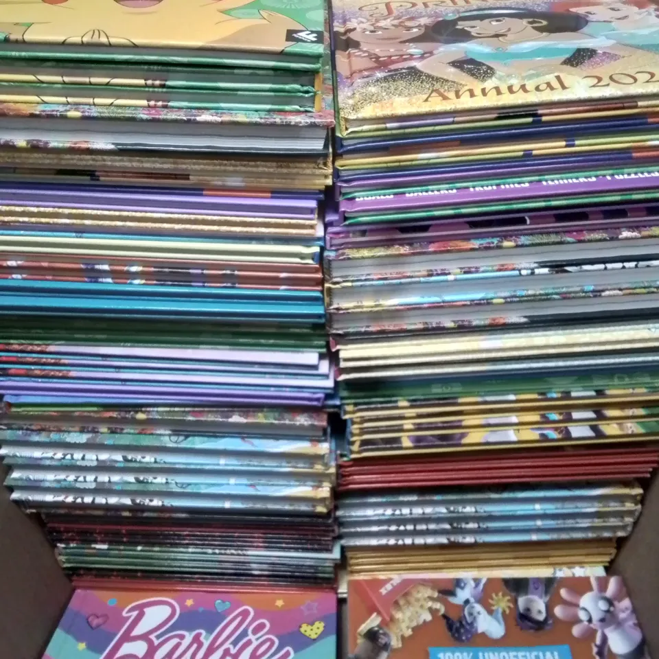LARGE QUANTITY OF ASSORTED 2024 ANNUALS TO INCLUDE POKEMON, DISNEY PRINCESS, ROBLOX AND BARBIE