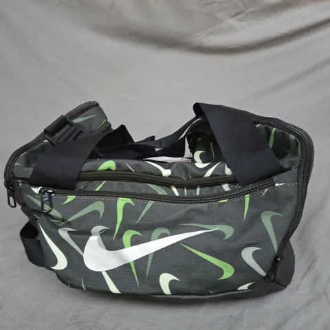 SMALL NIKE DUFFLE BAG