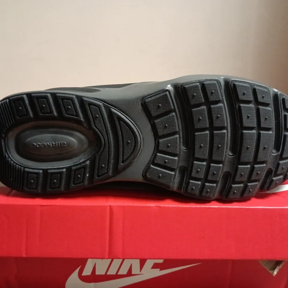 BOXED PAIR OF NIKE AIR MAX NOVA (GS) BLACK/ANTHRACITE/COOL GREY – UK 5