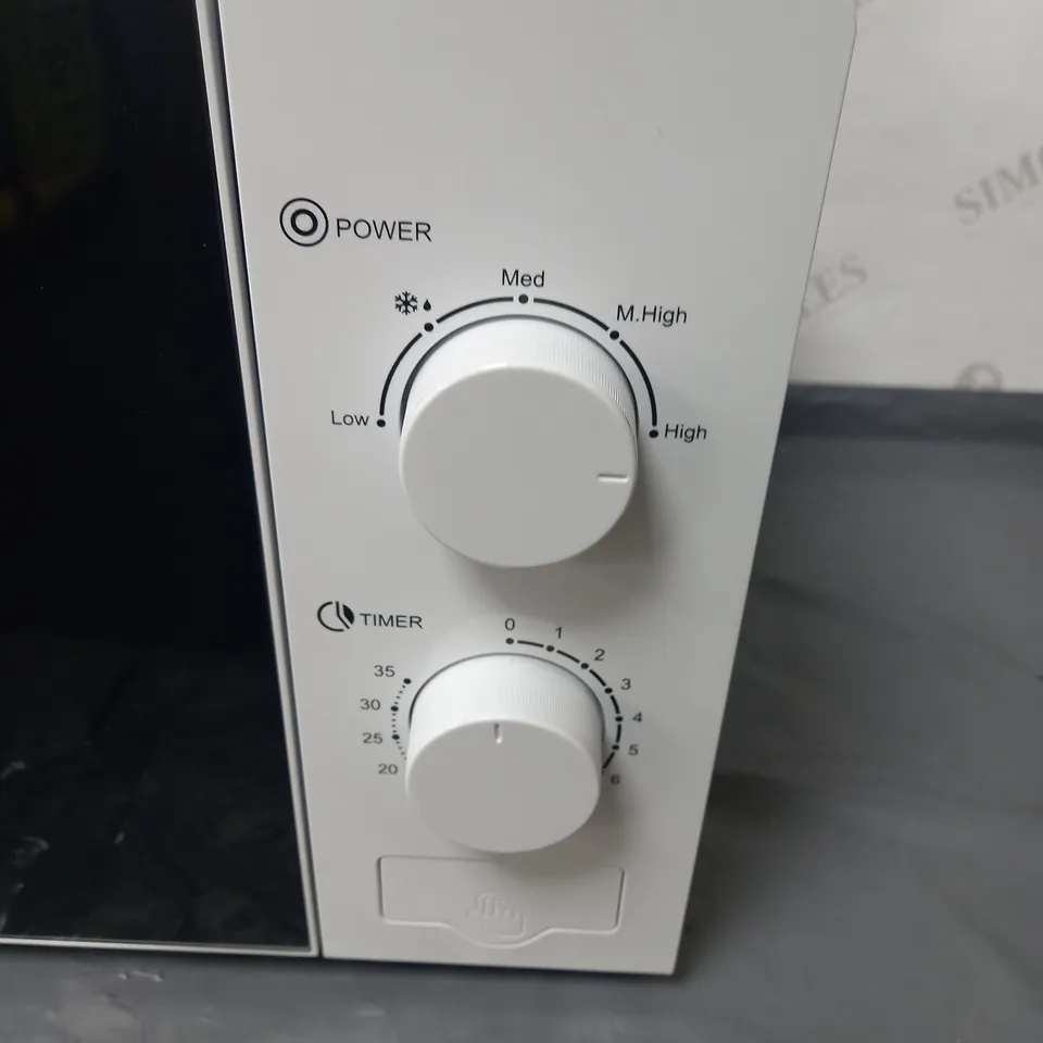 BOXED SWAN 20L 700W MANUAL MICROWAVE IN WHITE RRP £54