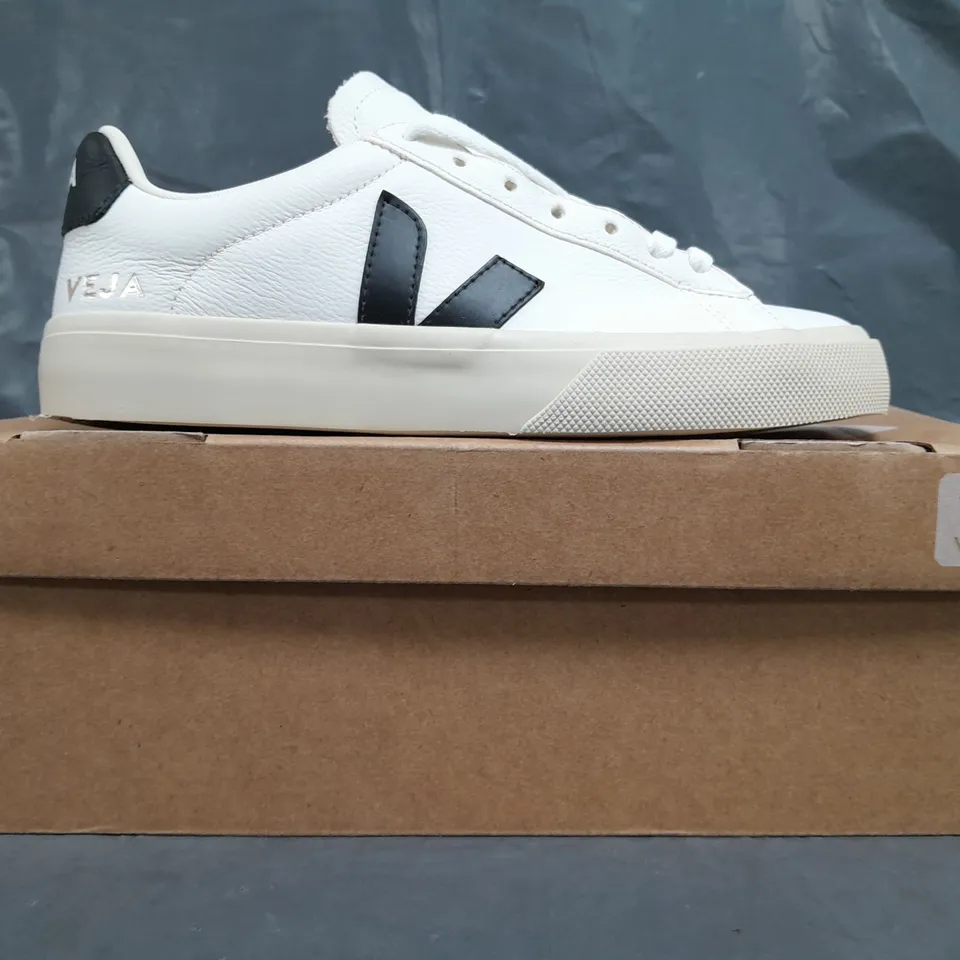 BOXED PAIR OF VEJA SHOES IN WHITE/BLACK SIZE UK 4