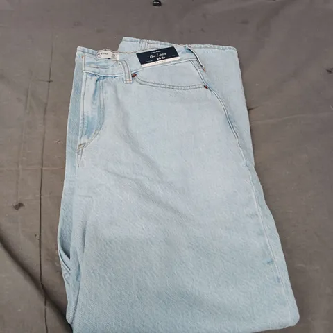 ABERCROMBIE AND FITCH LOOSE FIT DENIM JEANS - SIZE W26