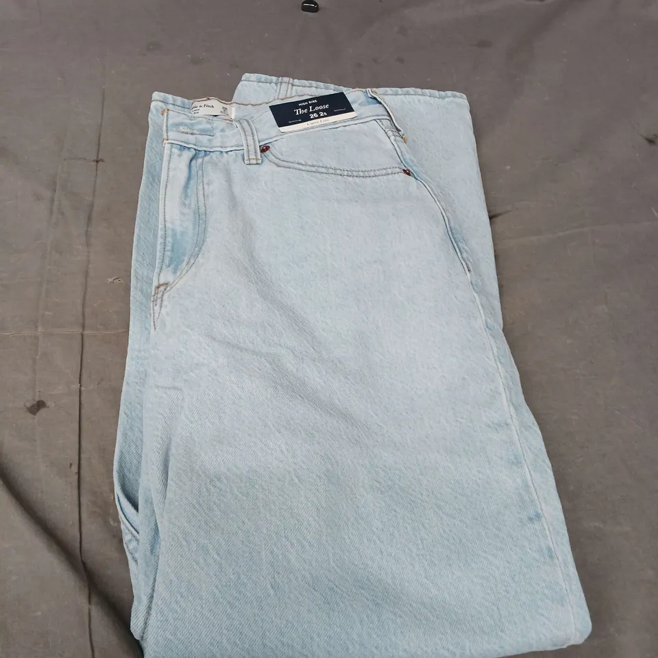 ABERCROMBIE AND FITCH LOOSE FIT DENIM JEANS - SIZE W26