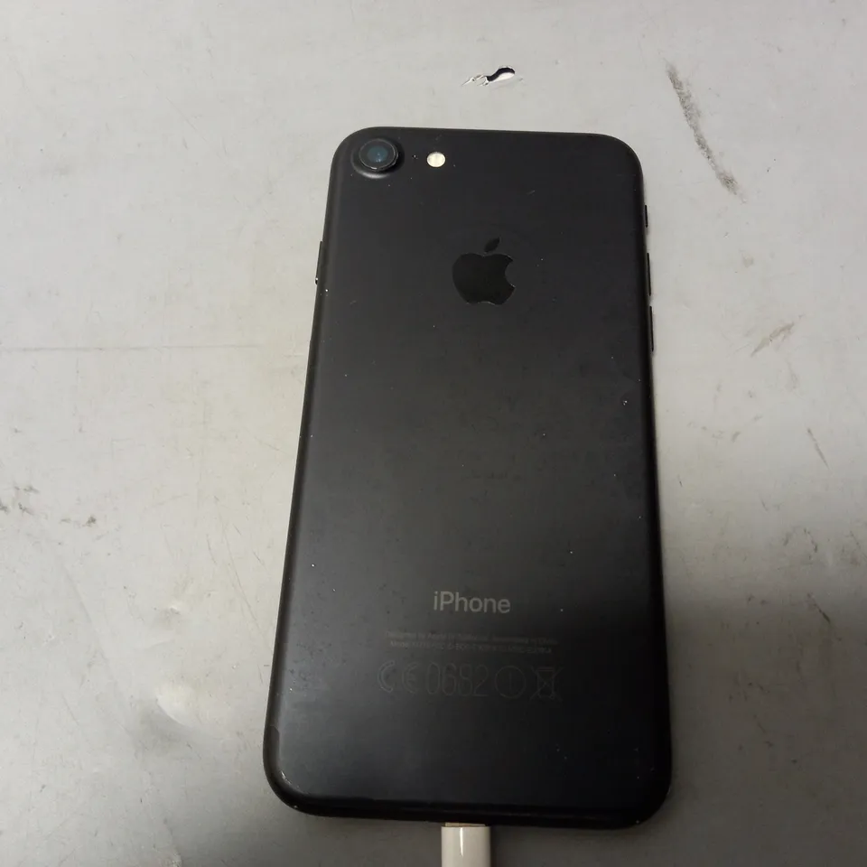 APPLE IPHONE 7 (A1778)