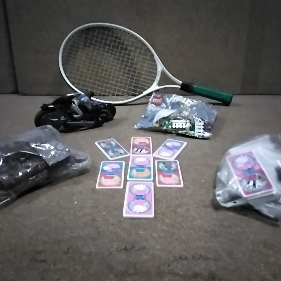 BOX CONTAINING LARGE AMOUNT OF CHILDREN'S TOYS