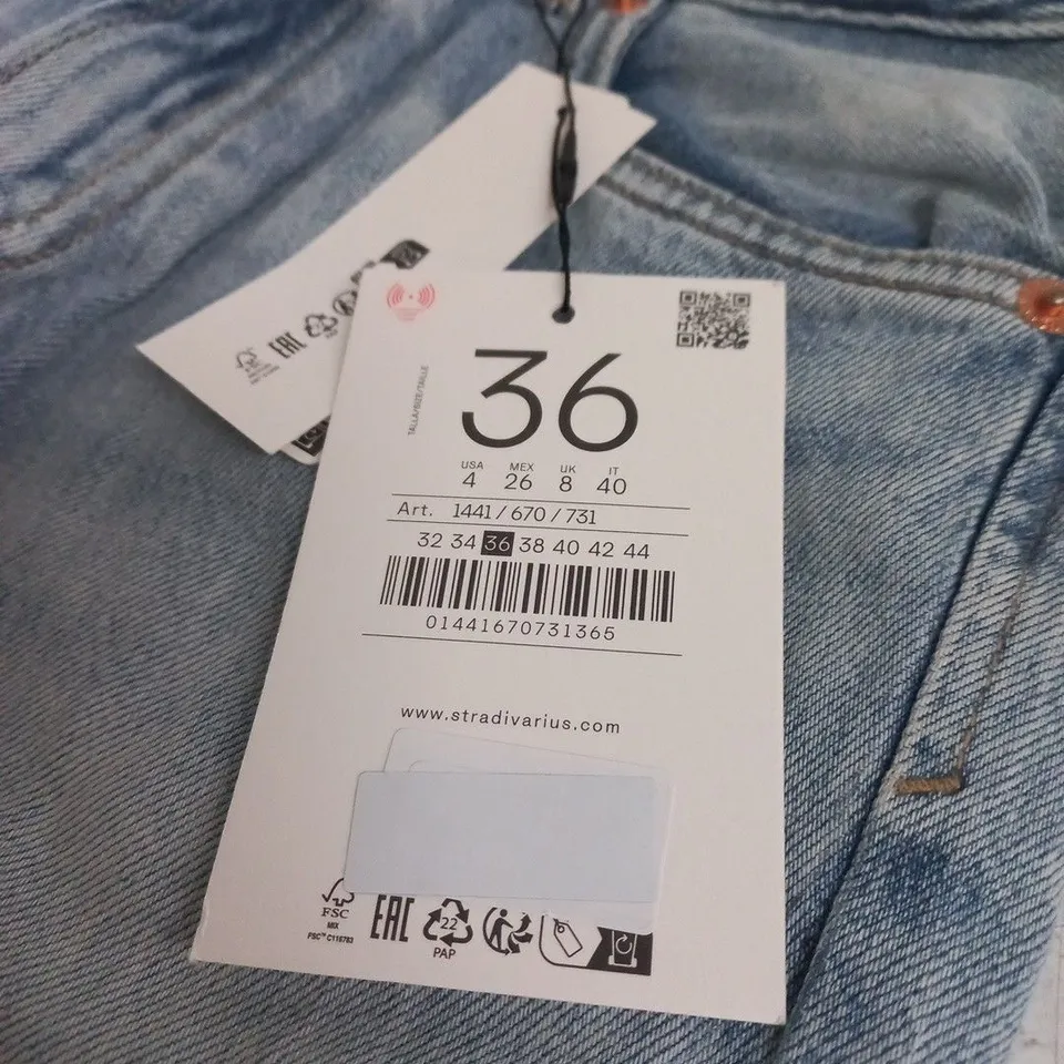 STRADIVARIUS D91 LOW WIDE JEANS – LIGHT WASH, UK 8