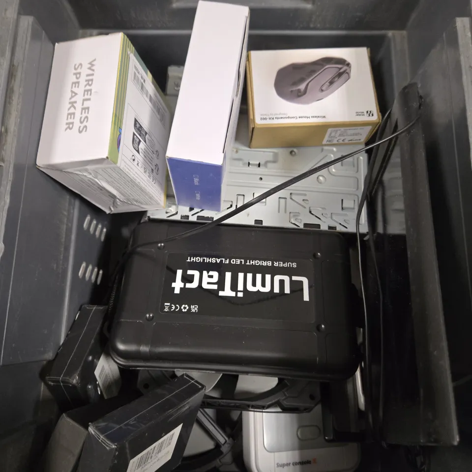 APPROXIMATELY 10 ASSORTED ELECTRICAL PRODUCTS TO INCLUDE WIRELESS SPEAKER, CARBON MONOXIDE ALARM, LED TORCH ETC 