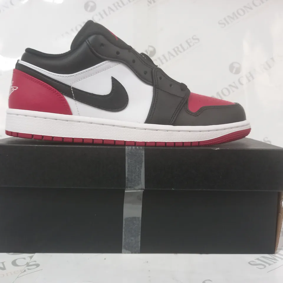 BOXED PAIR OF AIR JORDAN 1 LOW SHOES IN WHITE/RED/BLACK UK SIZE 7