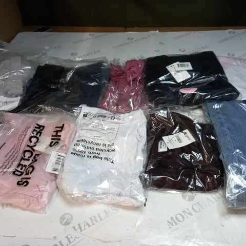 MEDIUM BOX OF 10 ASSORTED CLOTHING ITEMS TOO INCLUDE -SHIRTS , JEANS AND SHORTS