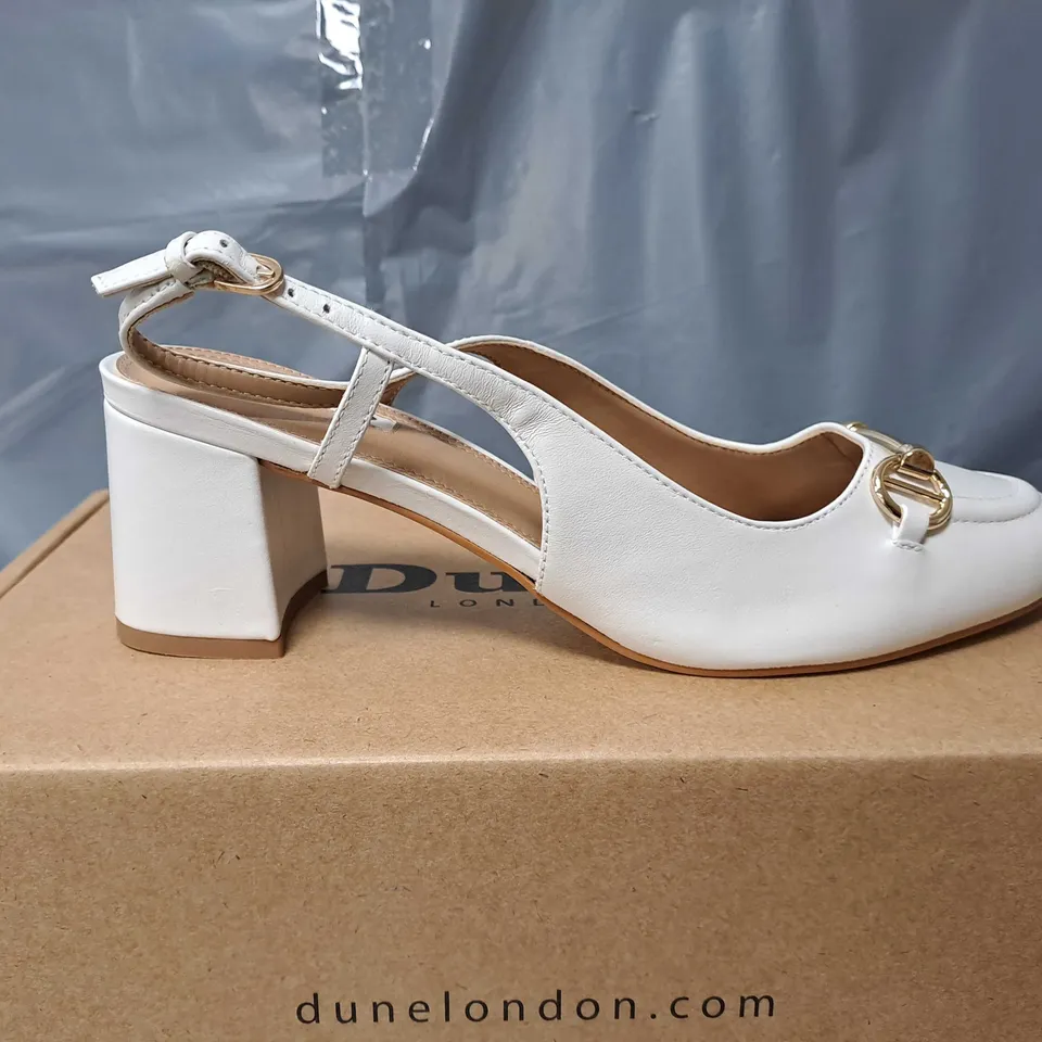 BOXED PAIR OF DUNE SNAFFLE OPEN COURT IN WHITE - SIZE 6
