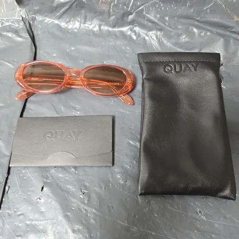 QUAY AUSTRALIA FELT CUTE SUNGLASSES - PINK