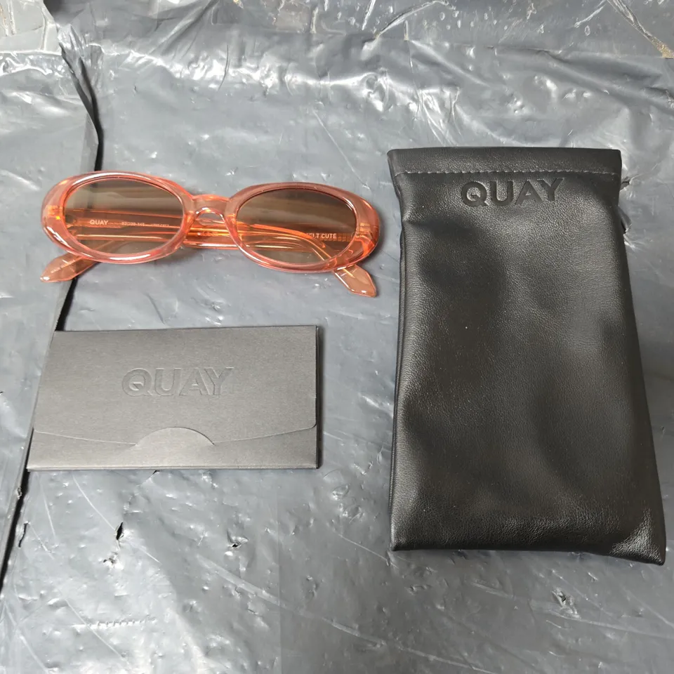 QUAY AUSTRALIA FELT CUTE SUNGLASSES - PINK